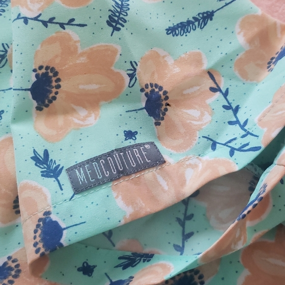 MedCouture Scrub Top - Picture 3 of 4